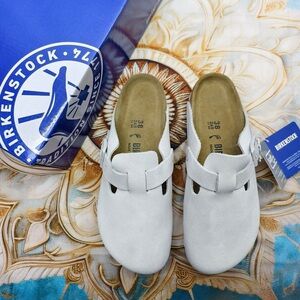 NWT Women's Birkenstock Boston Shoes in White Suede - Narrow Fit
